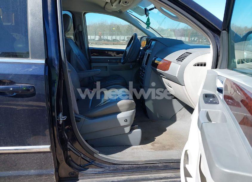 Photo 5 of 2010 Chrysler Town & COUNTRY TOURING (VIN 2A4RR5D18AR148718)