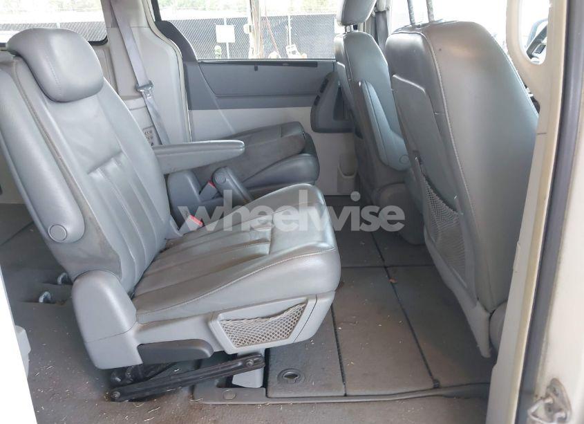 Photo 8 of 2010 Chrysler Town & COUNTRY TOURING (VIN 2A4RR5D18AR188314)