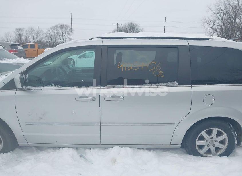 Photo 14 of 2010 Chrysler Town & COUNTRY TOURING (VIN 2A4RR5D18AR289014)