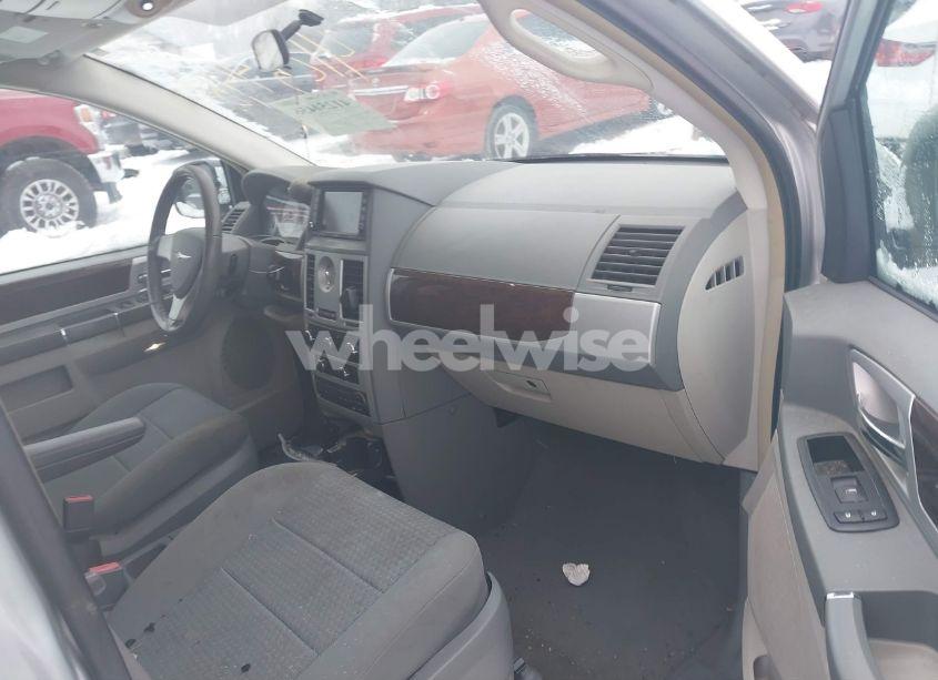 Photo 5 of 2010 Chrysler Town & COUNTRY TOURING (VIN 2A4RR5D18AR289014)