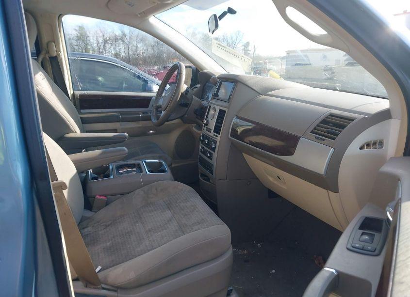 Photo 5 of 2010 Chrysler Town & COUNTRY TOURING (VIN 2A4RR5D19AR104954)