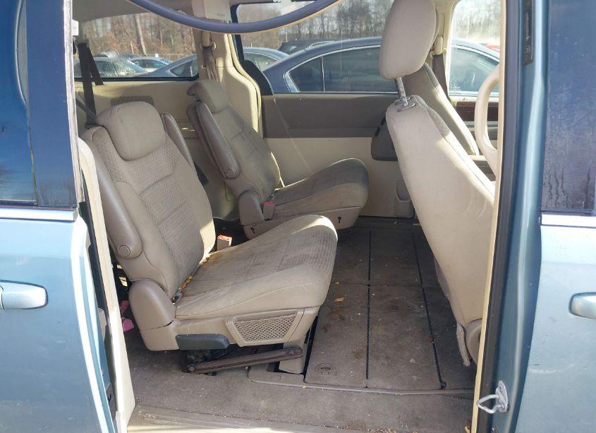 Photo 8 of 2010 Chrysler Town & COUNTRY TOURING (VIN 2A4RR5D19AR104954)