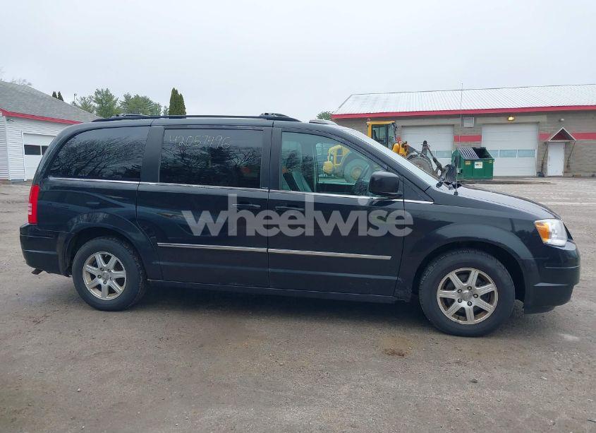 Photo 14 of 2010 Chrysler Town & COUNTRY TOURING (VIN 2A4RR5D19AR170405)