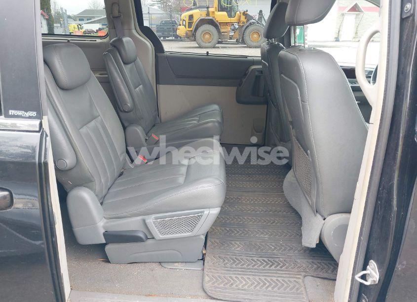 Photo 8 of 2010 Chrysler Town & COUNTRY TOURING (VIN 2A4RR5D19AR170405)