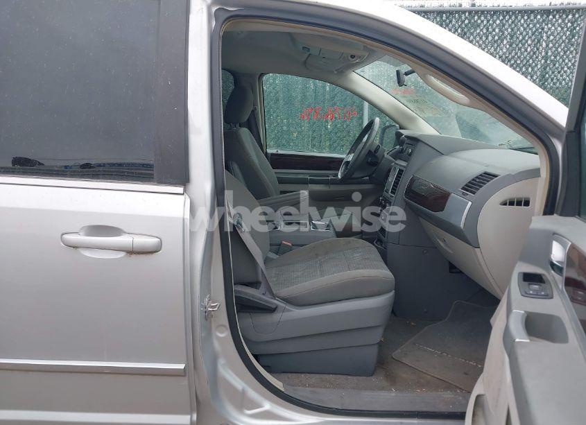 Photo 5 of 2010 Chrysler Town & COUNTRY TOURING (VIN 2A4RR5D19AR184059)