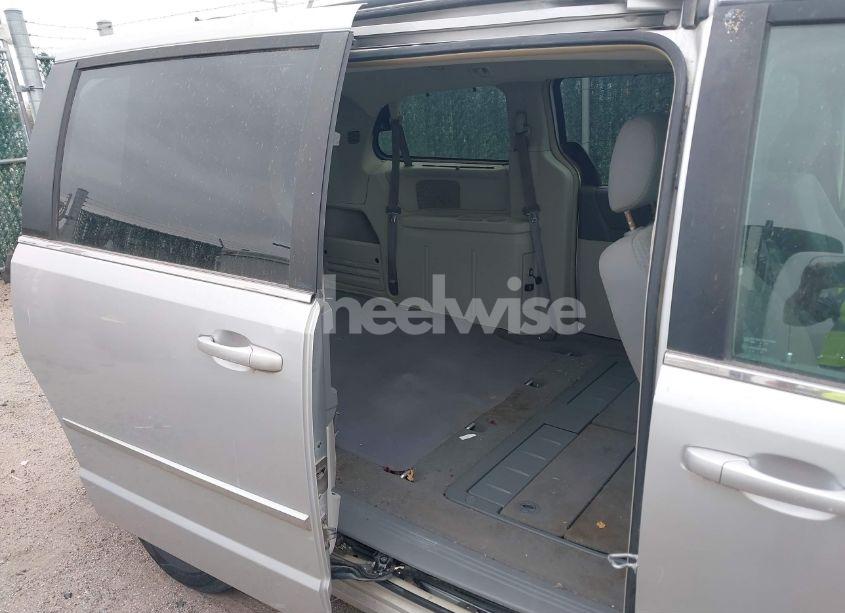 Photo 8 of 2010 Chrysler Town & COUNTRY TOURING (VIN 2A4RR5D19AR184059)