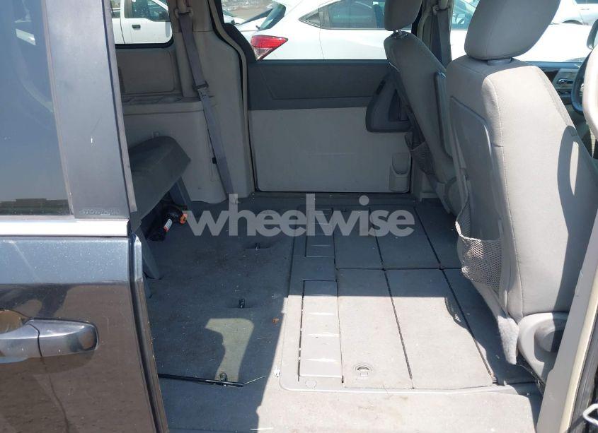 Photo 8 of 2010 Chrysler Town & COUNTRY TOURING (VIN 2A4RR5D19AR213527)