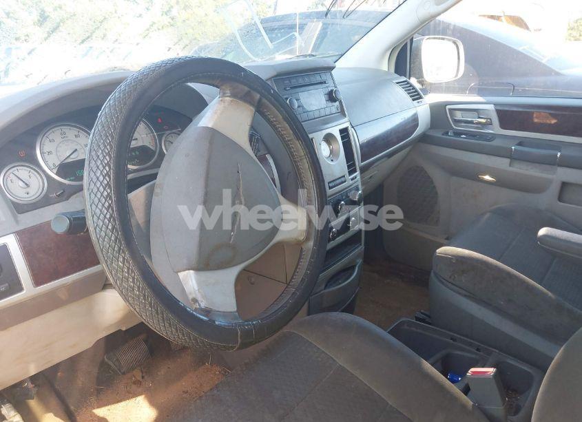 Photo 5 of 2010 Chrysler Town & COUNTRY TOURING (VIN 2A4RR5D19AR273534)