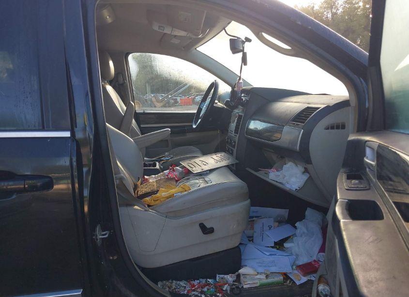 Photo 5 of 2010 Chrysler Town & COUNTRY TOURING (VIN 2A4RR5D19AR273811)