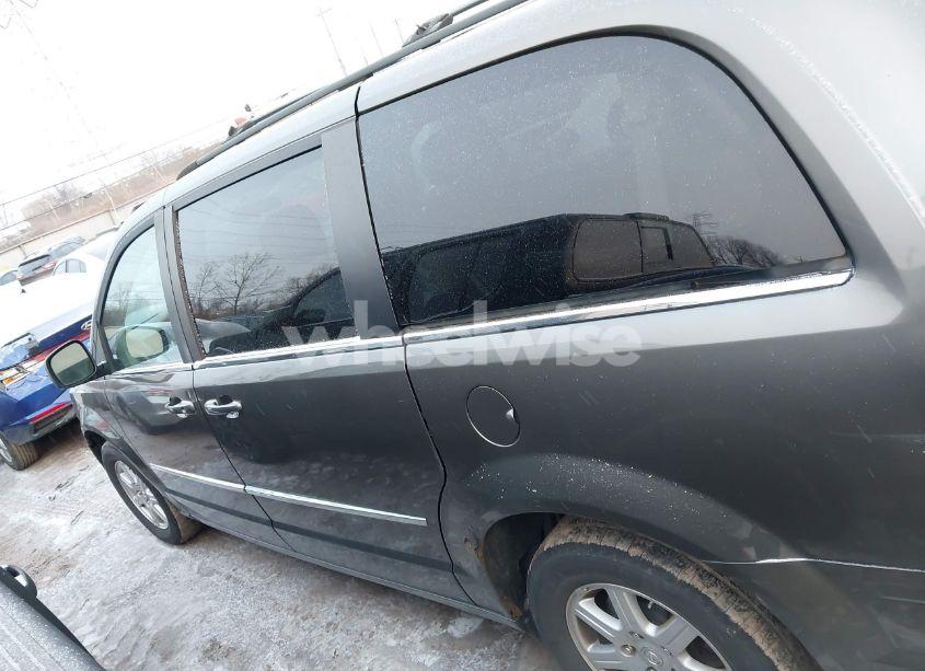 Photo 14 of 2010 Chrysler Town & COUNTRY TOURING (VIN 2A4RR5D19AR302711)