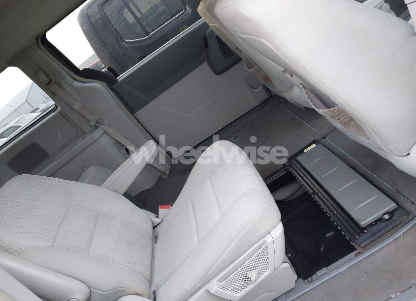 Photo 8 of 2010 Chrysler Town & COUNTRY TOURING (VIN 2A4RR5D19AR302711)