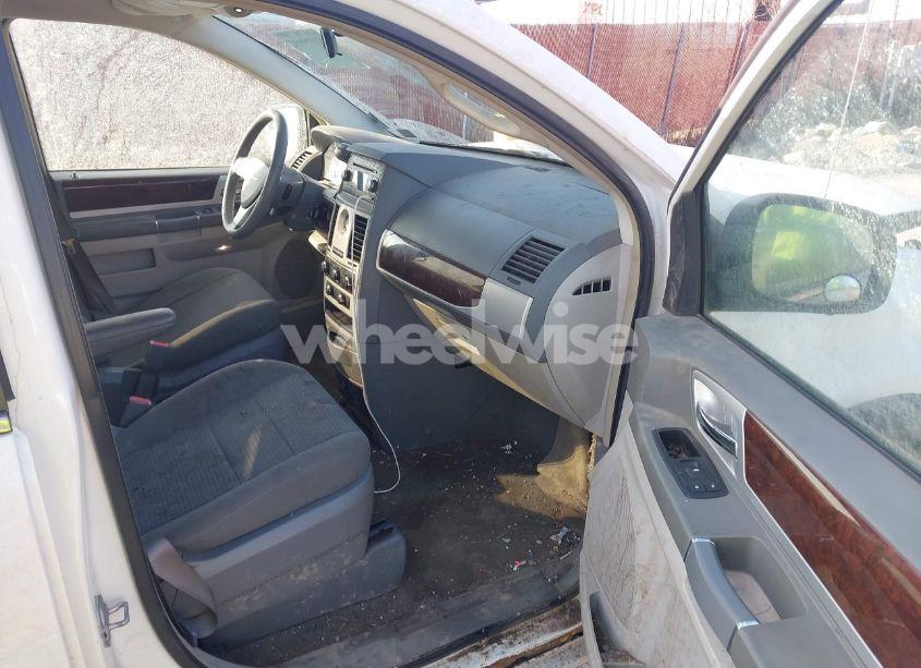 Photo 5 of 2010 Chrysler Town & COUNTRY TOURING (VIN 2A4RR5D19AR397707)