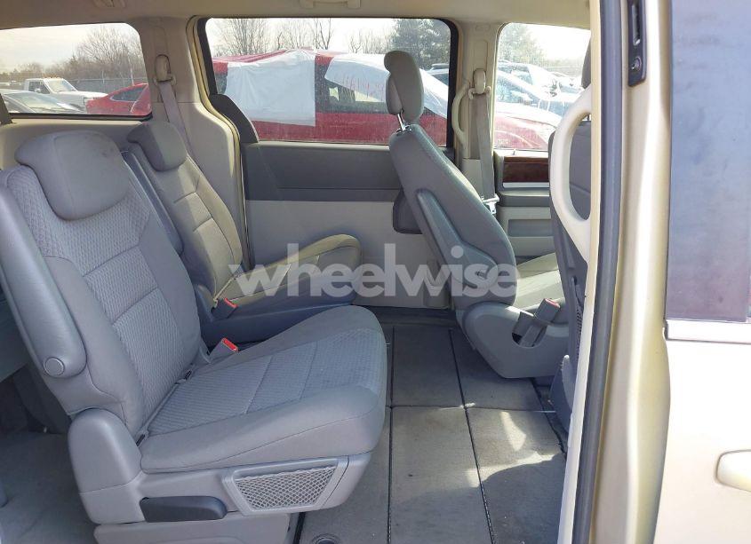 Photo 8 of 2010 Chrysler Town & COUNTRY TOURING (VIN 2A4RR5D19AR494289)