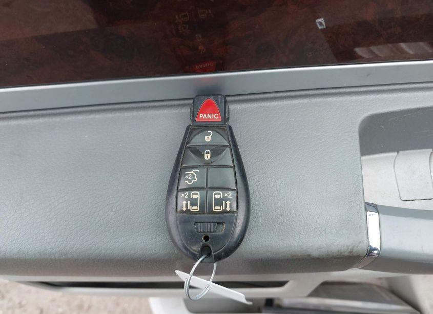 Photo 11 of 2010 Chrysler Town & COUNTRY TOURING (VIN 2A4RR5D1XAR183969)