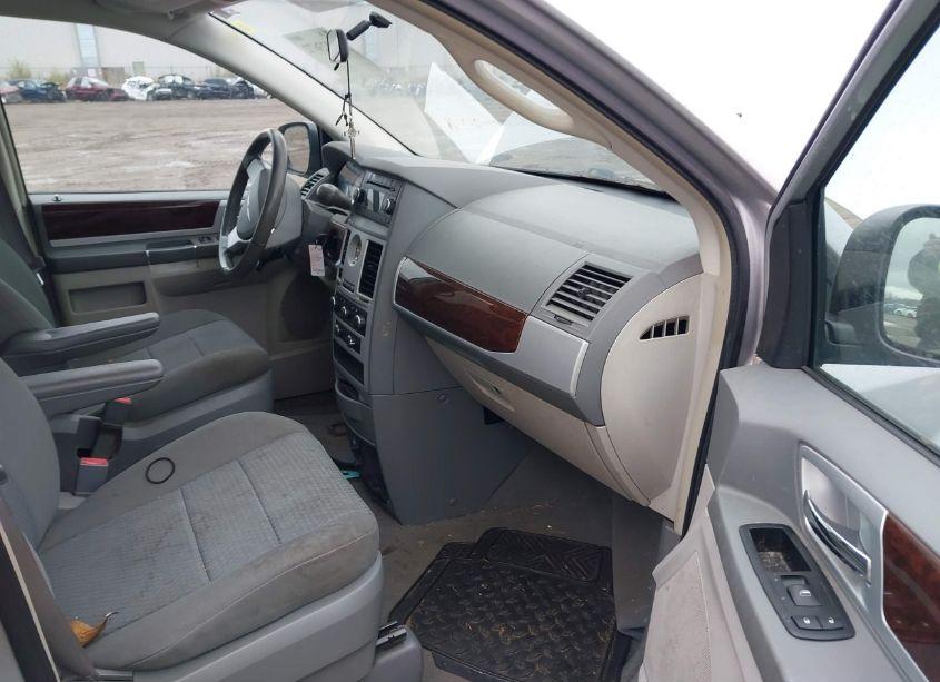 Photo 5 of 2010 Chrysler Town & COUNTRY TOURING (VIN 2A4RR5D1XAR183969)