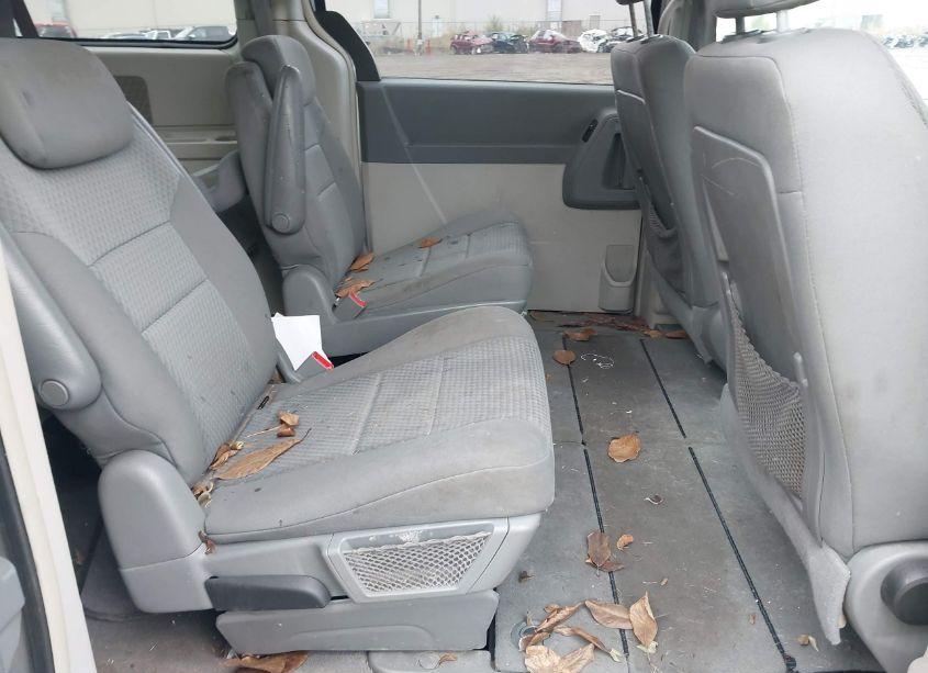 Photo 8 of 2010 Chrysler Town & COUNTRY TOURING (VIN 2A4RR5D1XAR183969)