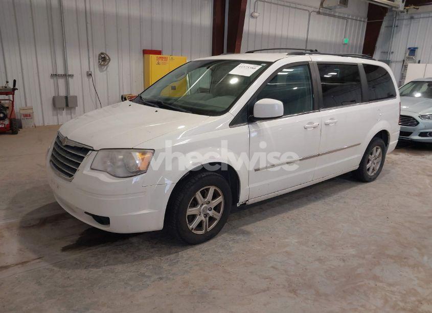 Photo 2 of 2010 Chrysler Town & COUNTRY TOURING (VIN 2A4RR5D1XAR250022)