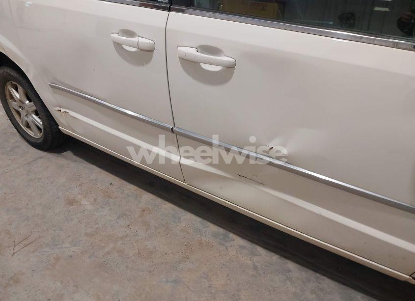 Photo 6 of 2010 Chrysler Town & COUNTRY TOURING (VIN 2A4RR5D1XAR250022)