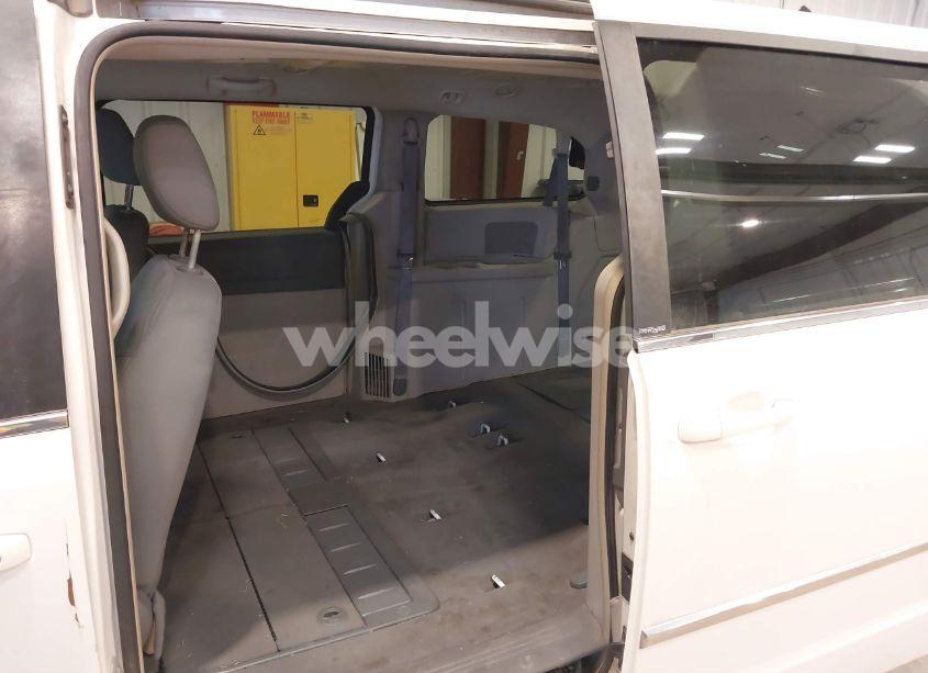 Photo 8 of 2010 Chrysler Town & COUNTRY TOURING (VIN 2A4RR5D1XAR250022)