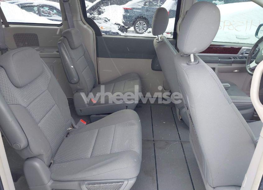 Photo 8 of 2010 Chrysler Town & COUNTRY TOURING (VIN 2A4RR5D1XAR270903)