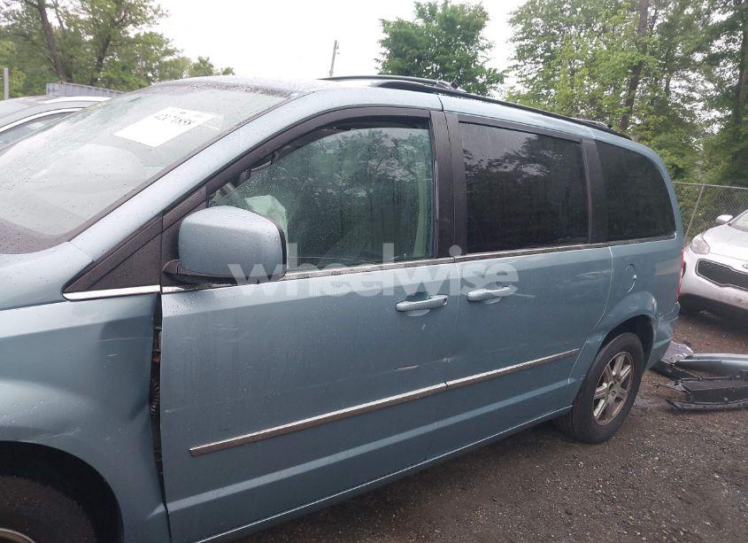 Photo 15 of 2010 Chrysler Town & COUNTRY TOURING (VIN 2A4RR5D1XAR289547)