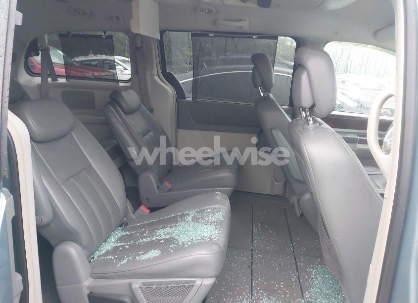 Photo 8 of 2010 Chrysler Town & COUNTRY TOURING (VIN 2A4RR5D1XAR289547)