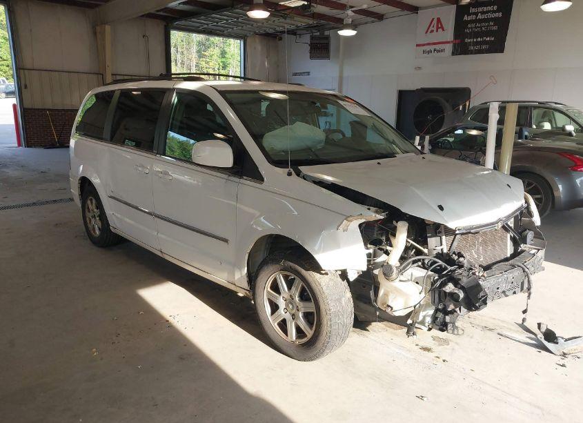 2010 Chrysler Town & COUNTRY TOURING (VIN 2A4RR5D1XAR305438) main photo