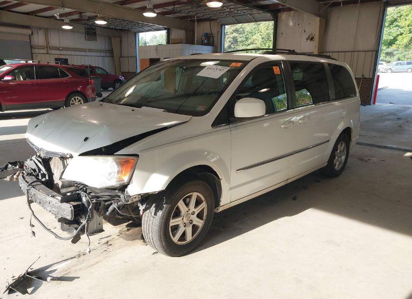 Photo 2 of 2010 Chrysler Town & COUNTRY TOURING (VIN 2A4RR5D1XAR305438)
