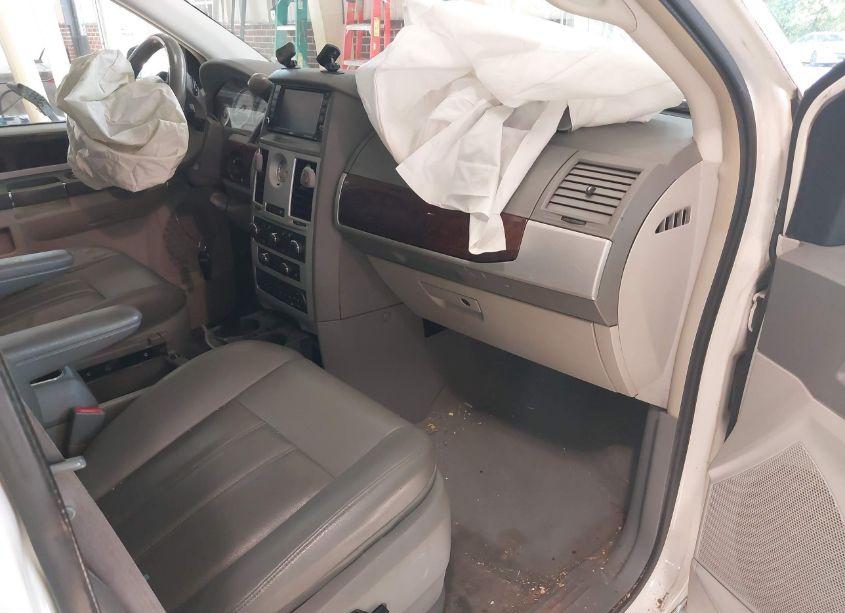 Photo 5 of 2010 Chrysler Town & COUNTRY TOURING (VIN 2A4RR5D1XAR305438)