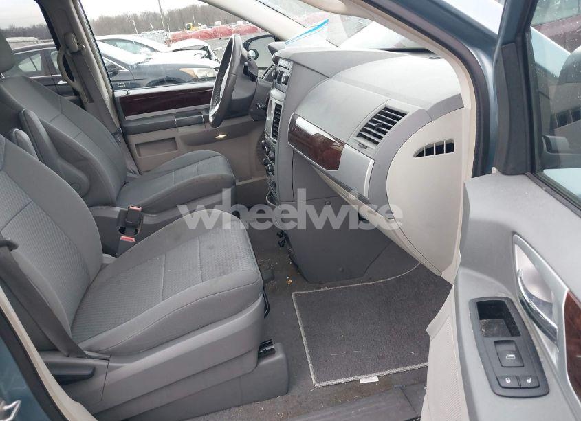 Photo 5 of 2010 Chrysler Town & COUNTRY TOURING (VIN 2A4RR5D1XAR460734)