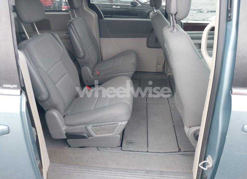 Photo 8 of 2010 Chrysler Town & COUNTRY TOURING (VIN 2A4RR5D1XAR460734)