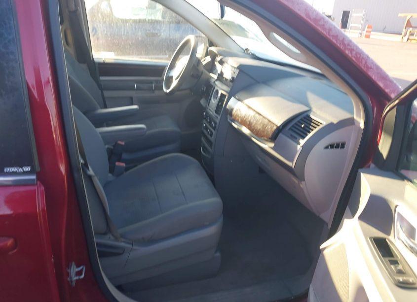 Photo 5 of 2010 Chrysler Town & COUNTRY TOURING (VIN 2A4RR5D1XAR491935)