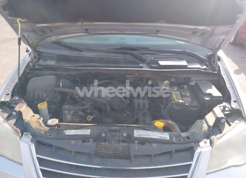 Photo 10 of 2010 Chrysler Town & COUNTRY TOURING (VIN 2A4RR5D1XAR492034)