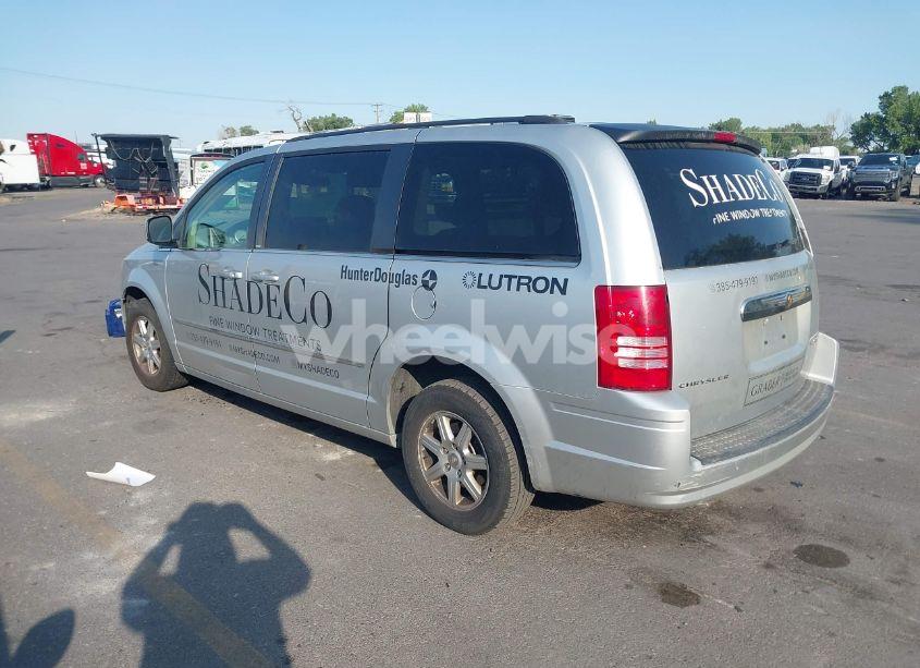 Photo 3 of 2010 Chrysler Town & COUNTRY TOURING (VIN 2A4RR5D1XAR492034)