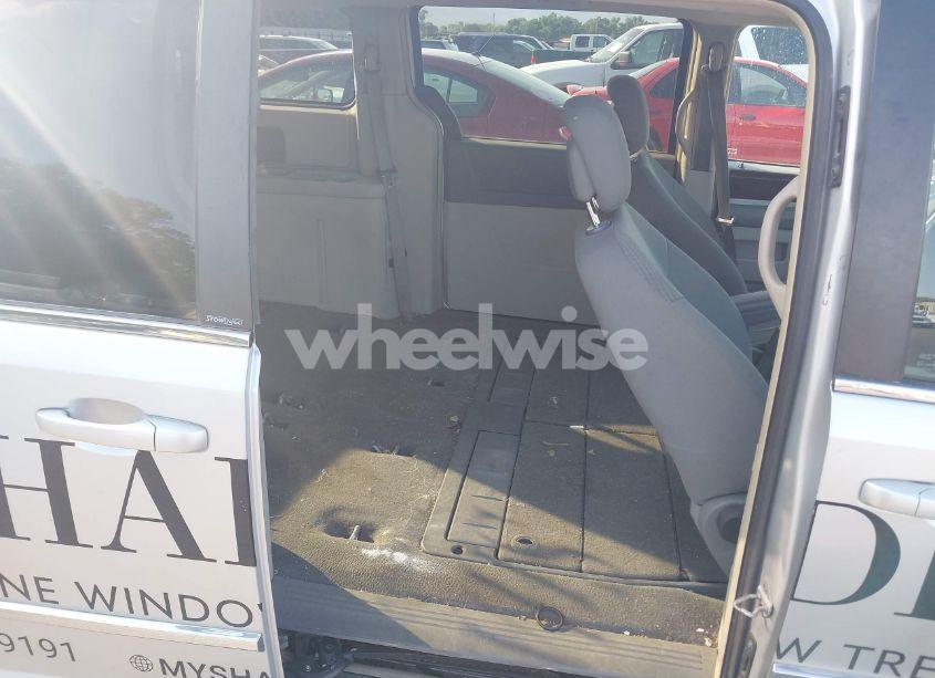 Photo 8 of 2010 Chrysler Town & COUNTRY TOURING (VIN 2A4RR5D1XAR492034)