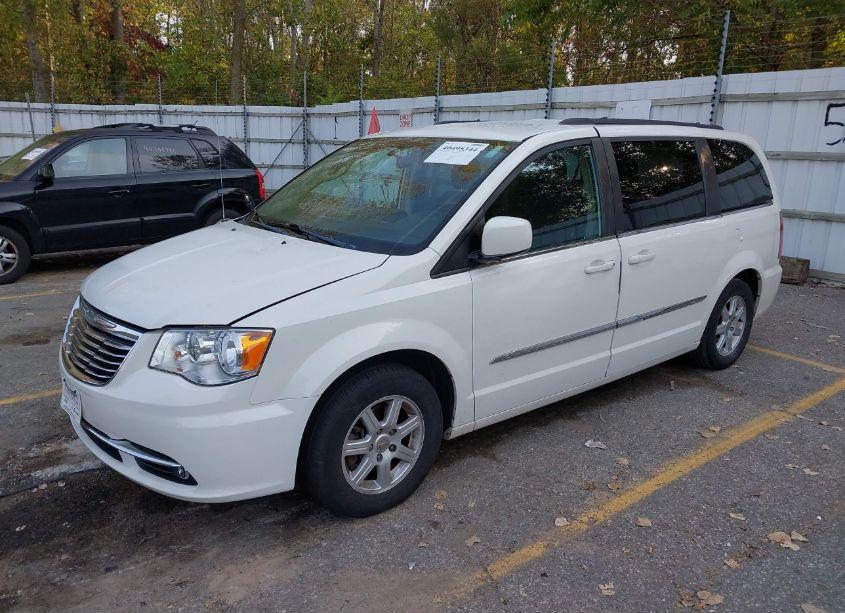 Photo 2 of 2011 Chrysler Town & COUNTRY TOURING (VIN 2A4RR5DG0BR675383)