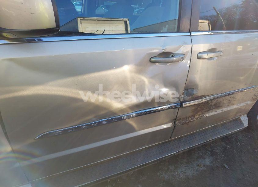 Photo 13 of 2011 Chrysler Town & COUNTRY TOURING (VIN 2A4RR5DG0BR784698)