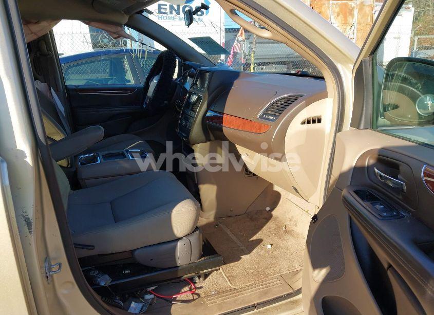 Photo 5 of 2011 Chrysler Town & COUNTRY TOURING (VIN 2A4RR5DG0BR784698)