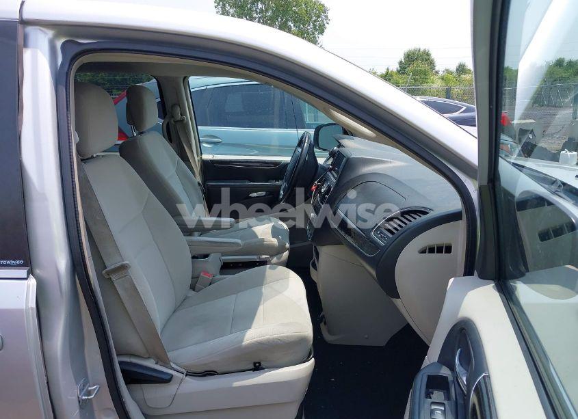 Photo 5 of 2011 Chrysler Town & COUNTRY TOURING (VIN 2A4RR5DG0BR798312)