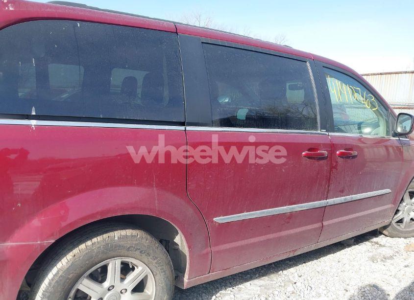 Photo 13 of 2011 Chrysler Town & COUNTRY TOURING (VIN 2A4RR5DG1BR612325)