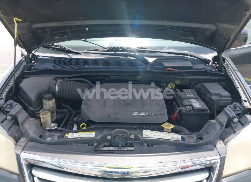 Photo 10 of 2011 Chrysler Town & COUNTRY TOURING (VIN 2A4RR5DG1BR625253)