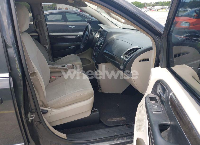 Photo 5 of 2011 Chrysler Town & COUNTRY TOURING (VIN 2A4RR5DG1BR625253)