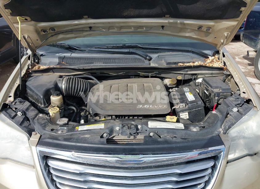 Photo 10 of 2011 Chrysler Town & COUNTRY TOURING (VIN 2A4RR5DG1BR676445)