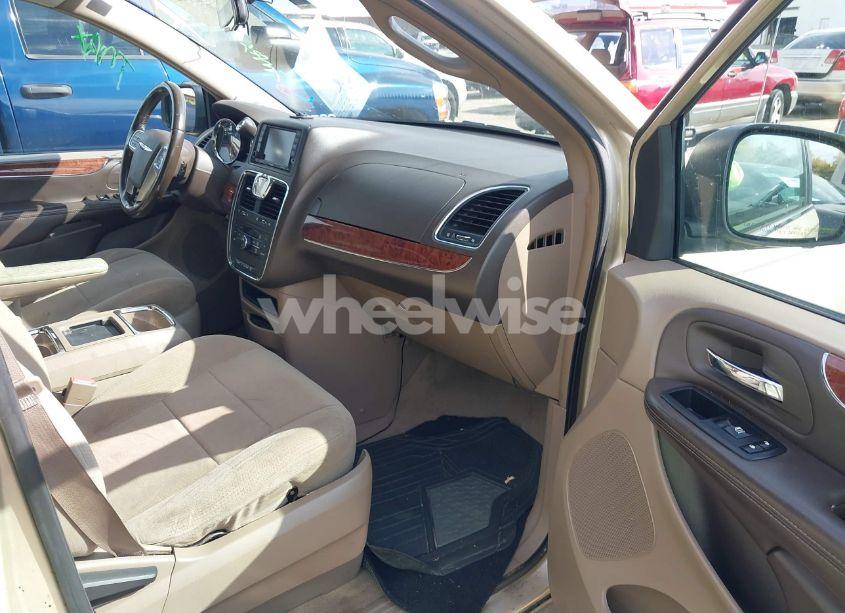 Photo 5 of 2011 Chrysler Town & COUNTRY TOURING (VIN 2A4RR5DG1BR676445)