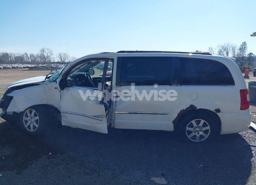 Photo 15 of 2011 Chrysler Town & COUNTRY TOURING (VIN 2A4RR5DG1BR712151)