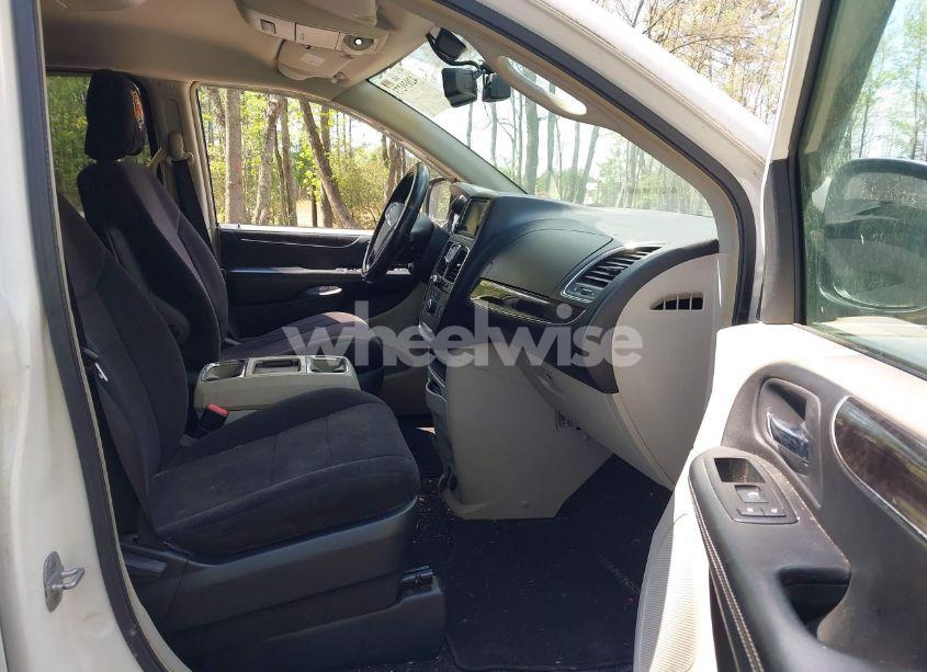 Photo 5 of 2011 Chrysler Town & COUNTRY TOURING (VIN 2A4RR5DG1BR727331)