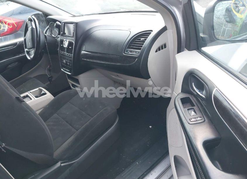 Photo 5 of 2011 Chrysler Town & COUNTRY TOURING (VIN 2A4RR5DG1BR771619)