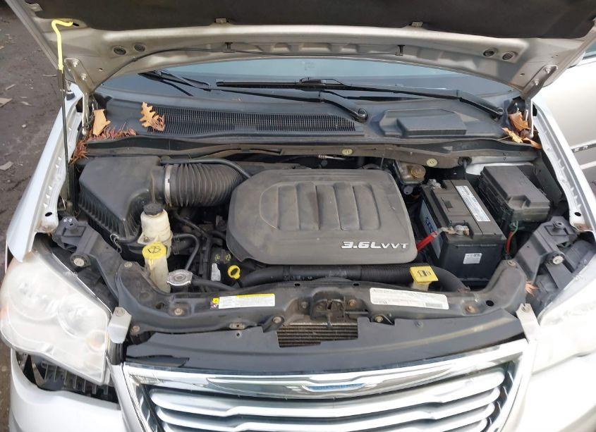 Photo 10 of 2011 Chrysler Town & COUNTRY TOURING (VIN 2A4RR5DG1BR780398)