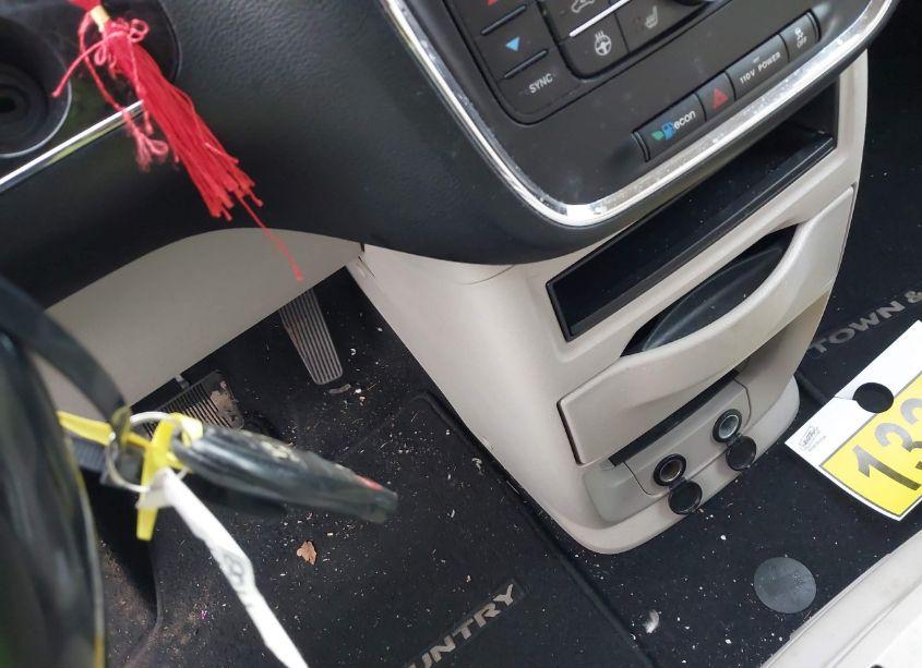 Photo 11 of 2011 Chrysler Town & COUNTRY TOURING (VIN 2A4RR5DG1BR780398)