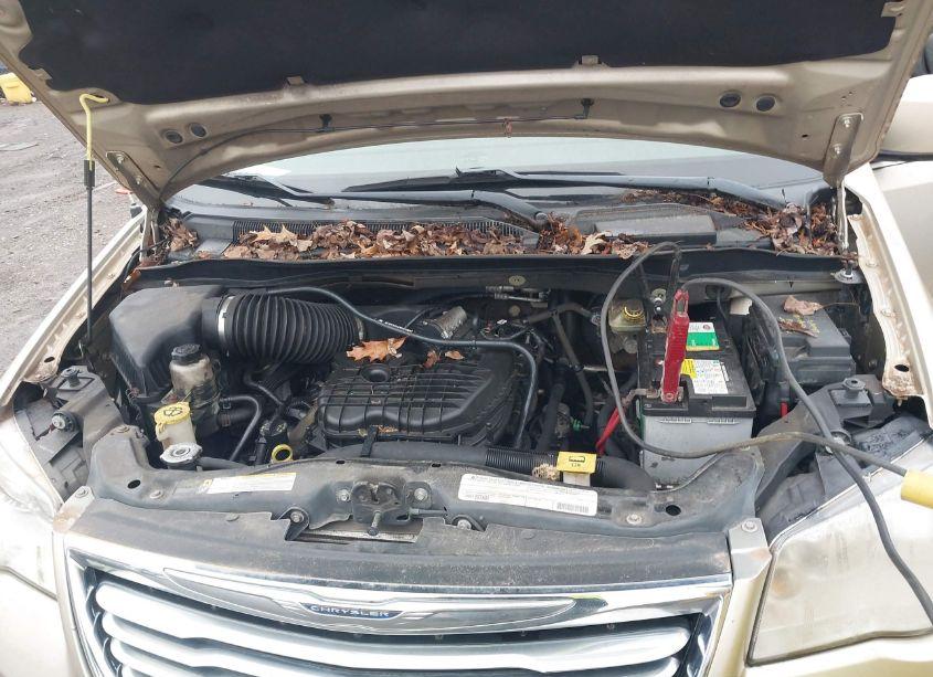 Photo 10 of 2011 Chrysler Town & COUNTRY TOURING (VIN 2A4RR5DG2BR612172)